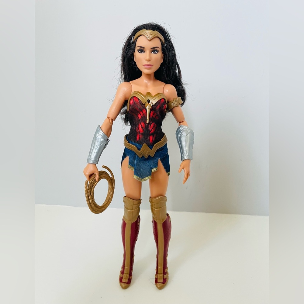 DC Comics Mattel Wonder Woman 12" Action Figure Battle Ready Doll Complete